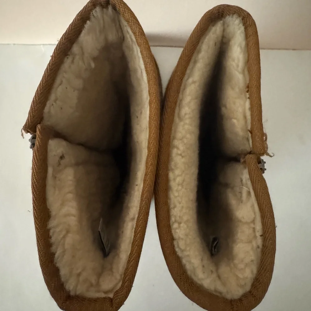 UGG real shearling suede leather Winter Boots with Side Zipper. Size: 8